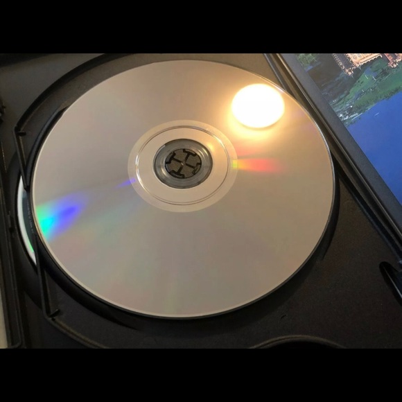 James Bond in Casino Royale (DVD, 2007, 2-Disc Set, Widescreen Edition PG-13) - Picture 6 of 10